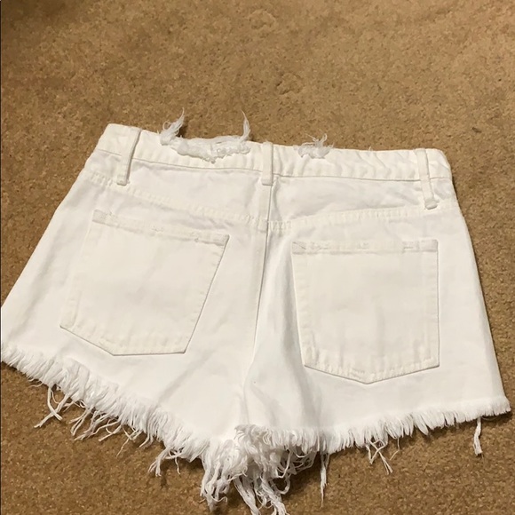 Ripped white jean shorts - Picture 3 of 3